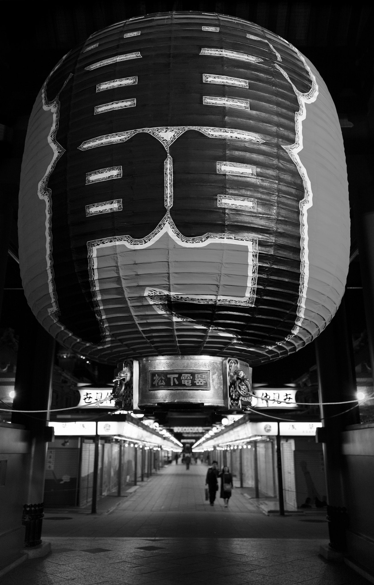 The Kaminarimon, gate to Sensō-ji