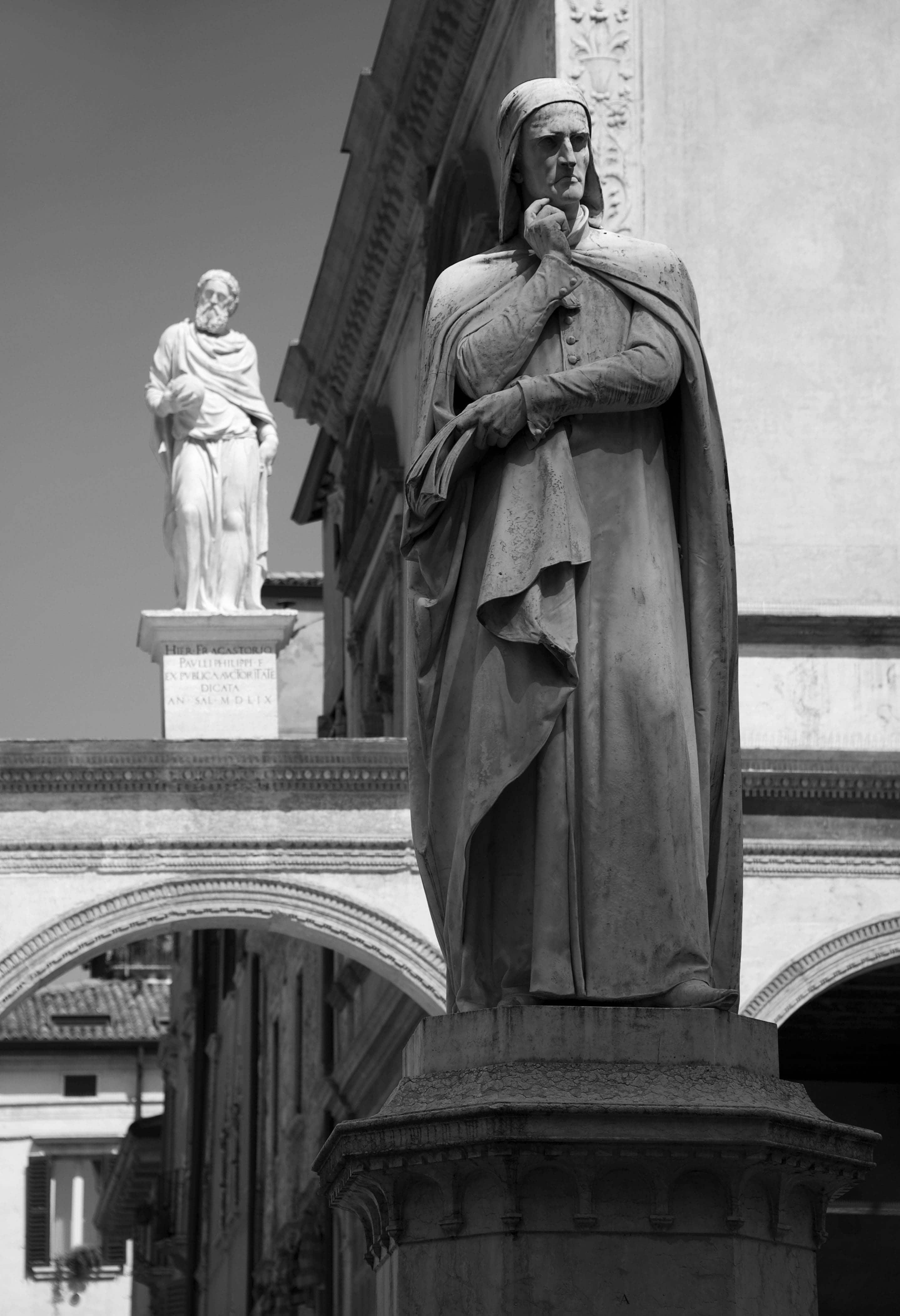 Dante, Piazza dei Signori Verona