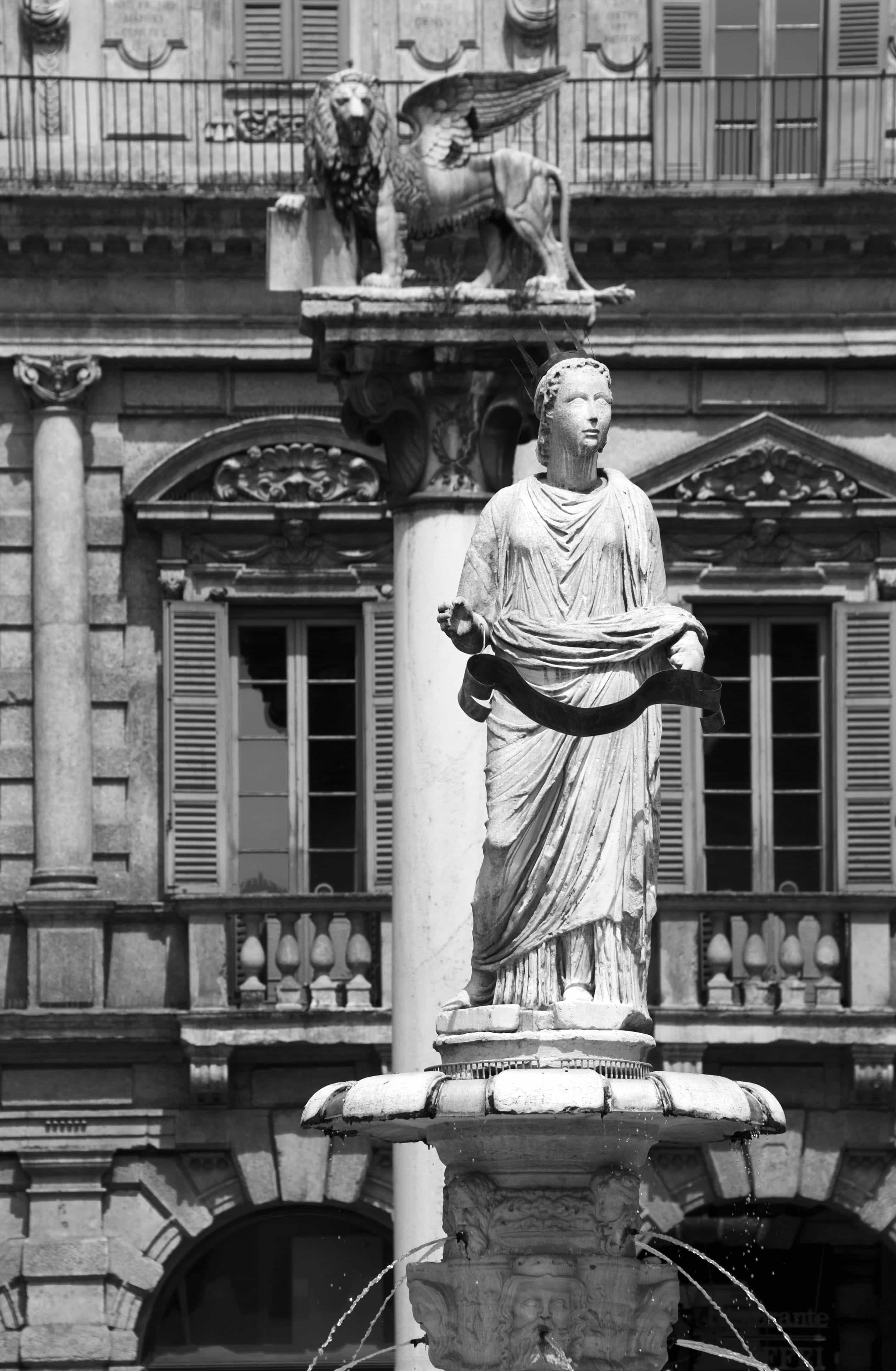 Madonna Verona Piazza della Erbe