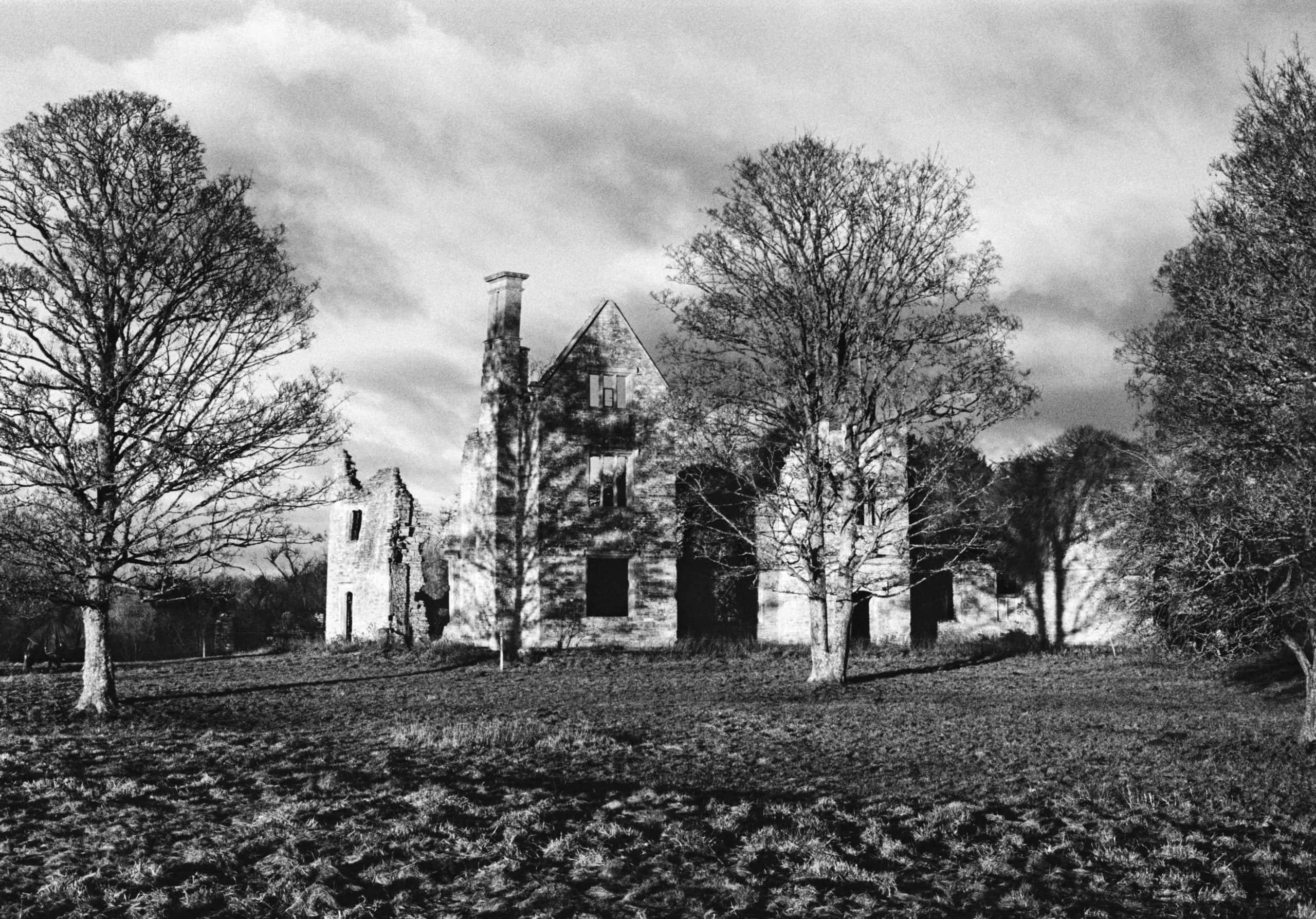 The Ruined Manor at Hampton Gay (Film) - A Flash Of Darkness