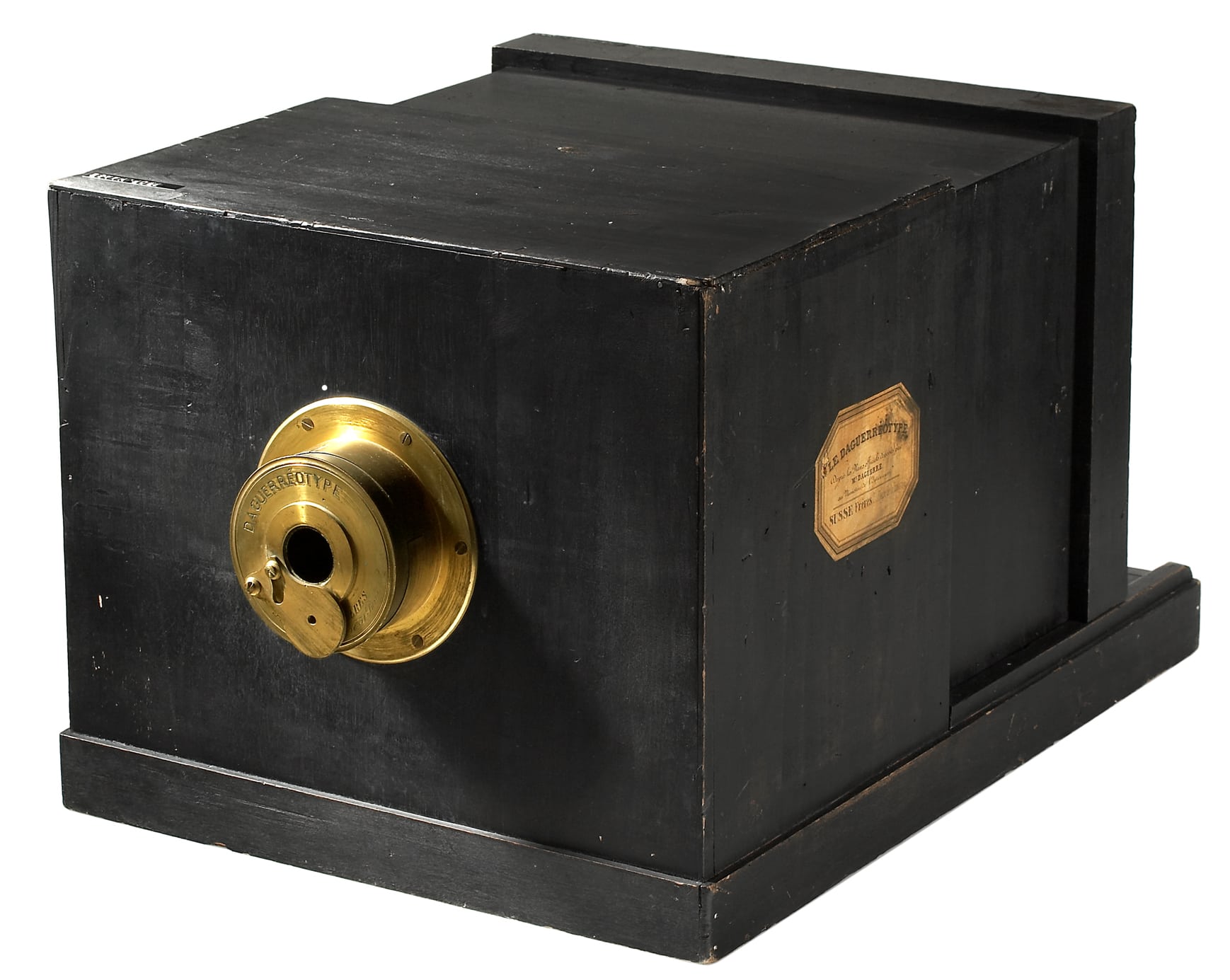 first camera invented by alexander wolcott
