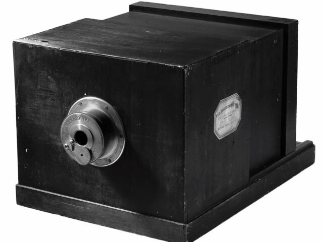 The Race to Sell the World’s First Camera