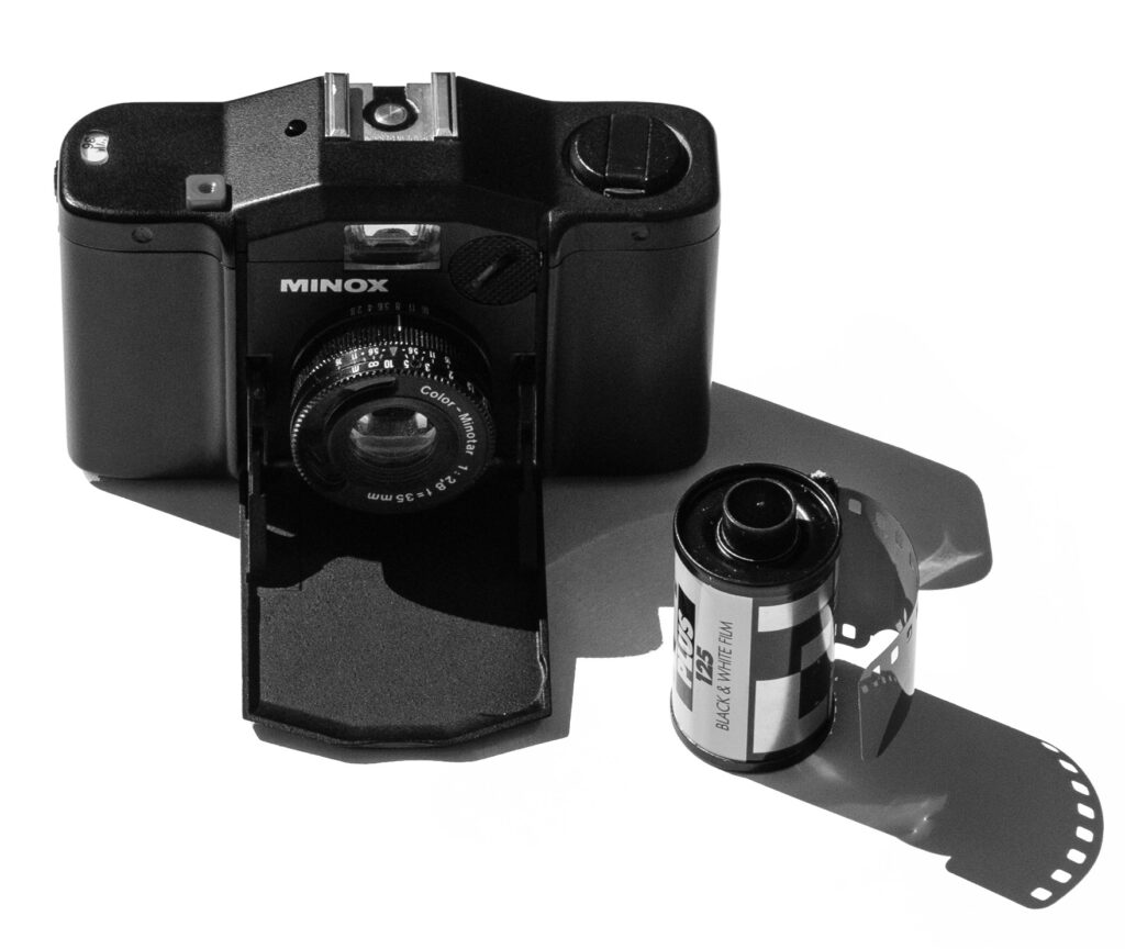 The Minox 35 EL: 190g and f/2.8